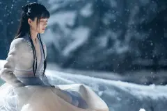 《玉骨遥》为什么朱颜想要送最美的雪寒微给世子